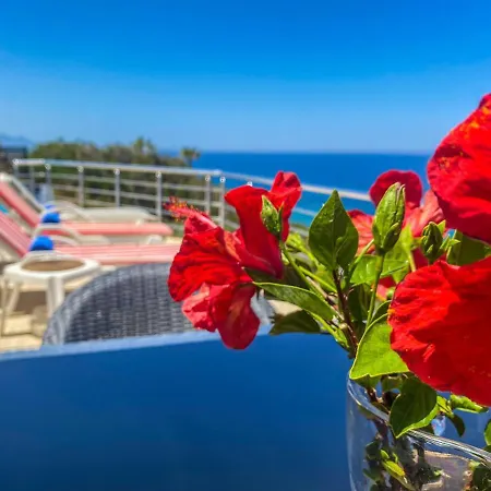 Sea Cliff Villa, 4 Beds, Sleeps 2- 7, Free Wifi, Heated Pool Option *