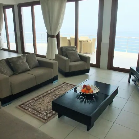 Villa Sea Cliff Villa, 4 Beds, Sleeps 2- 7, Free Wifi, Heated Pool Option