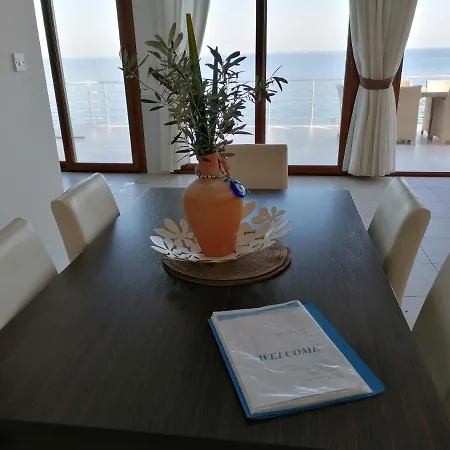 Vilă Sea Cliff Villa, 4 Beds, Sleeps 2- 7, Free Wifi, Heated Pool Option