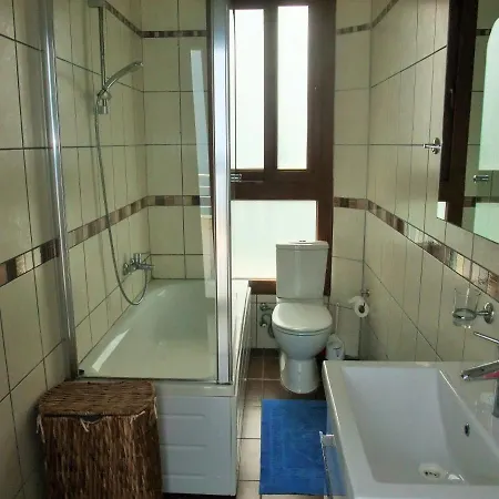 Sea Cliff Villa, 4 Beds, Sleeps 2- 7, Free Wifi, Heated Pool Option