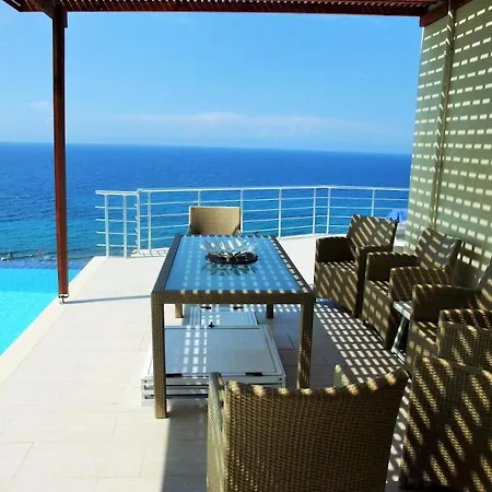 Sea Cliff Villa, 4 Beds, Sleeps 2- 7, Free Wifi, Heated Pool Option Villa Agios Amvrosios (Kyrenia)