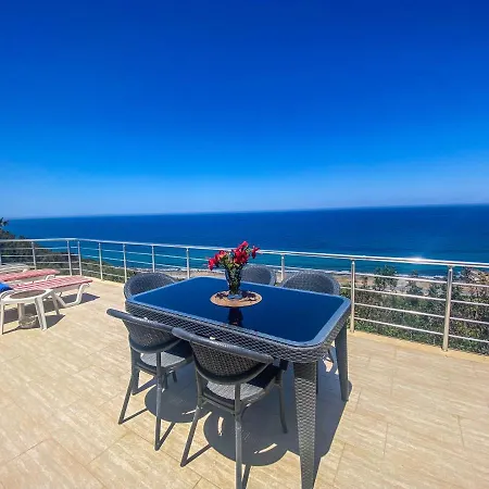 Sea Cliff Villa, 4 Beds, Sleeps 2- 7, Free Wifi, Heated Pool Option