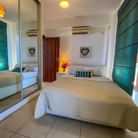 Villa Sea Cliff Villa, 4 Beds, Sleeps 2- 7, Free Wifi, Heated Pool Option