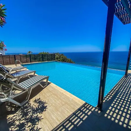 Villa Sea Cliff Villa, 4 Beds, Sleeps 2- 7, Free Wifi, Heated Pool Option