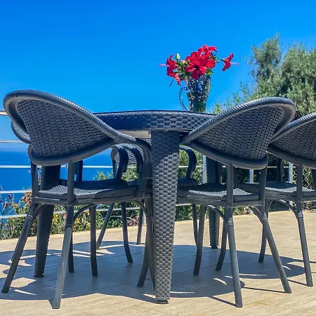 Villa Sea Cliff Villa, 4 Beds, Sleeps 2- 7, Free Wifi, Heated Pool Option