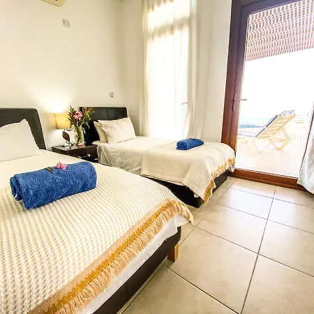 Sea Cliff Villa, 4 Beds, Sleeps 2- 7, Free Wifi, Heated Pool Option * Agios Amvrosios (Kyrenia)