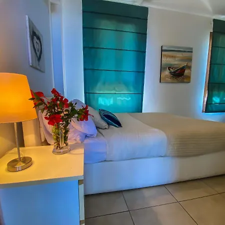 Vilă Sea Cliff Villa, 4 Beds, Sleeps 2- 7, Free Wifi, Heated Pool Option
