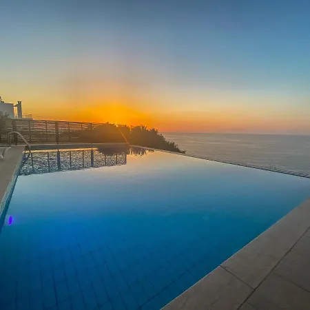 Vilă Sea Cliff Villa, 4 Beds, Sleeps 2- 7, Free Wifi, Heated Pool Option